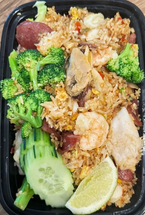 Chefs Fern's Special Talay Phuket Fried Rice (ข้าวผัดทะเลภูเก็ตสูตรพิเศษเชฟเฟิร์น).